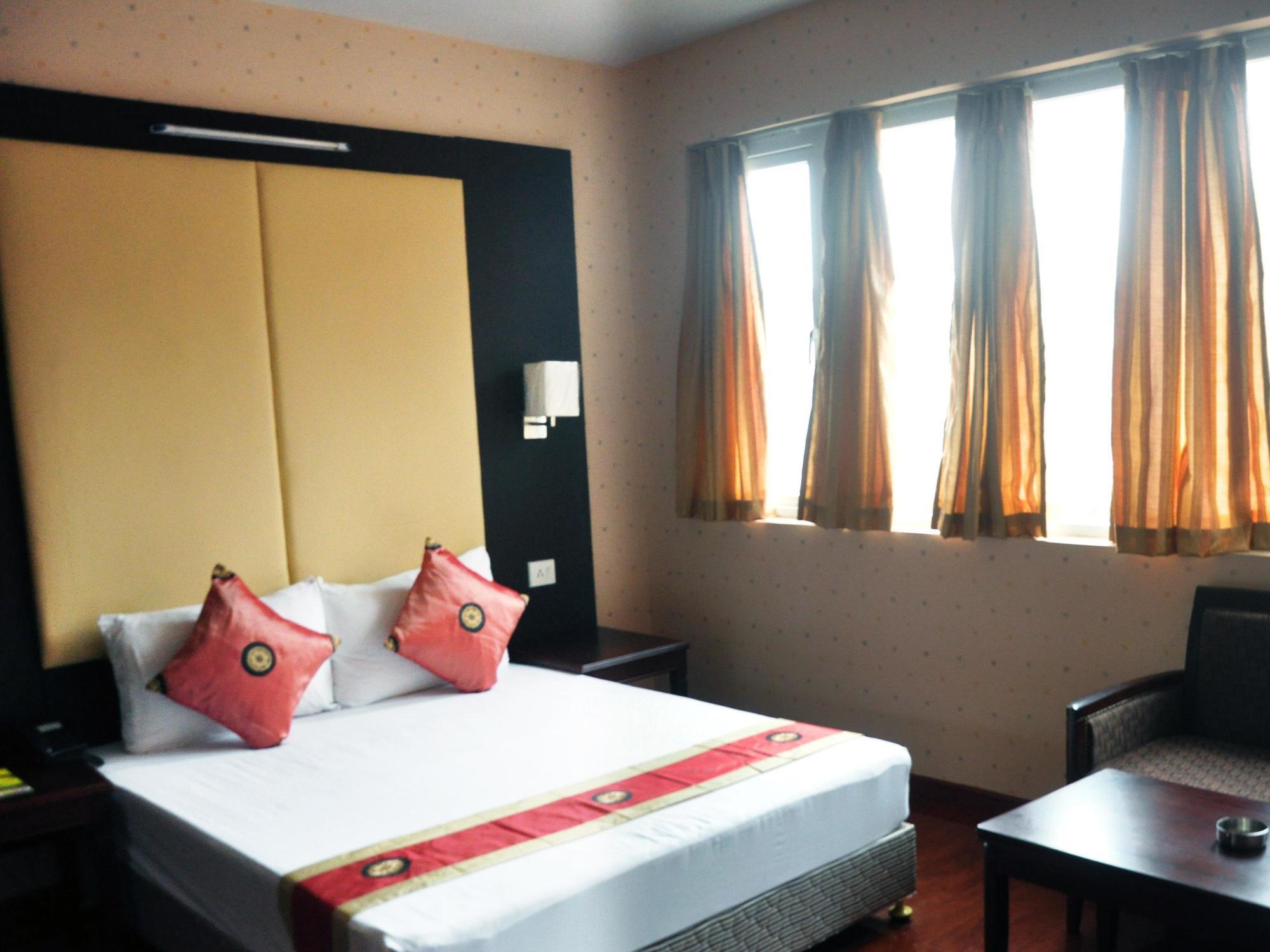 Astoria Hotel Калькутта Экстерьер фото
